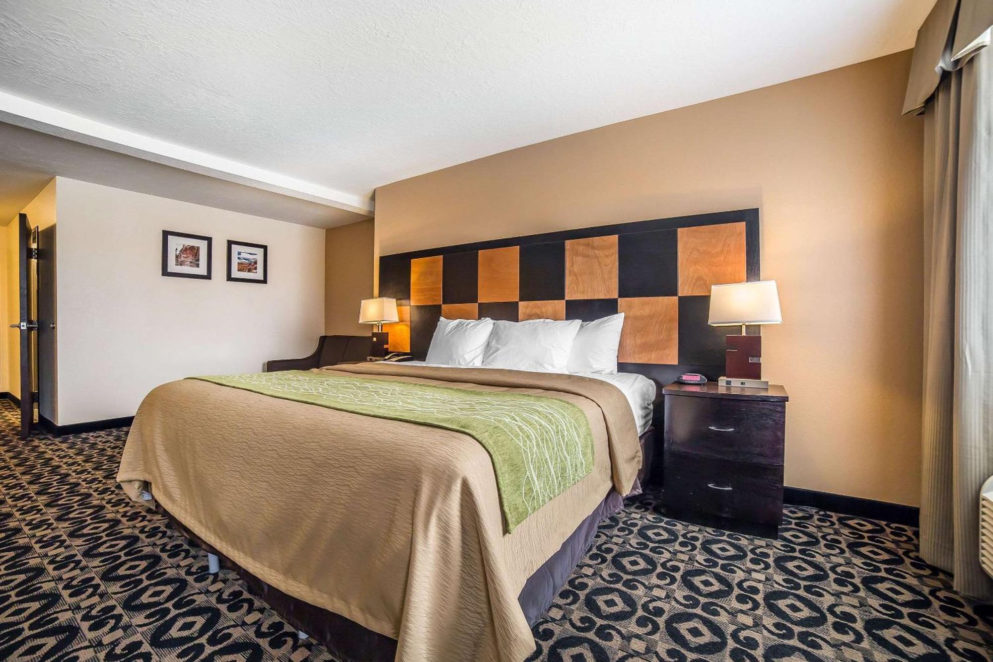 Comfort Inn Ballard-Roosevelt Екстериор снимка