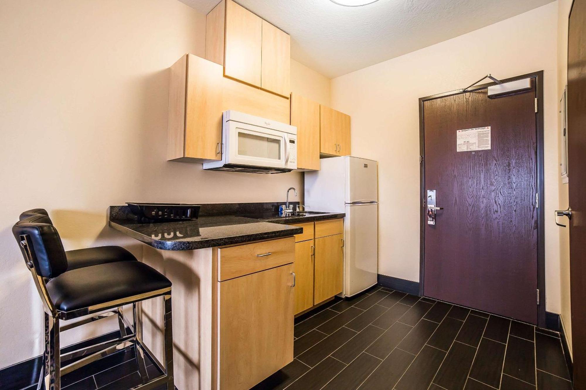 Comfort Inn Ballard-Roosevelt Екстериор снимка